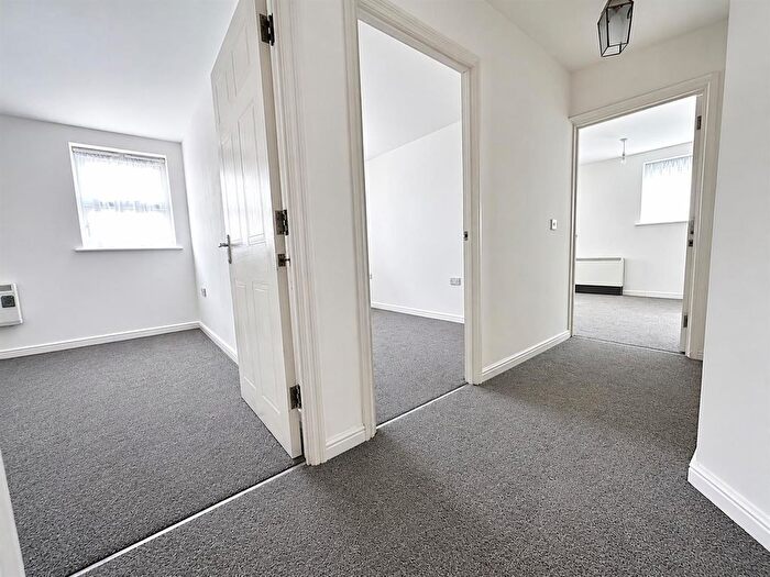 2 Bedroom Flat For Sale In Holyhead Mews, Cippenham, SL1