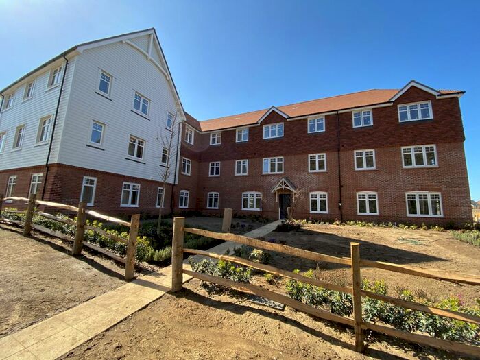 1 Bedroom Flat To Rent In Emerald Avenue, Fleet, Hampshire, GU51