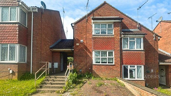 Semi Detached House To Rent In Mount Pleasant Road, Luton, Bedfordshire, LU3
