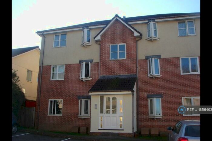 2 Bedroom Flat To Rent In Holne Chase, Plymouth, PL6