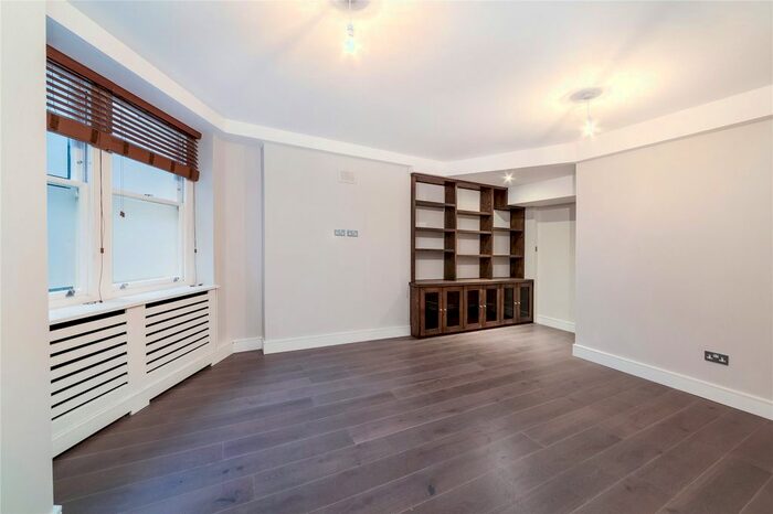 2 Bedroom Flat To Rent In South Street, London, W1K
