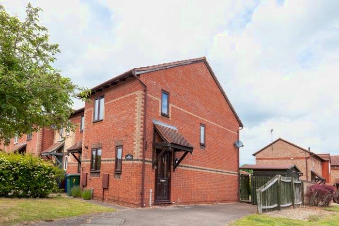 2 Bedroom End Of Terrace House To Rent In The Magnolias, Bicester, OX26