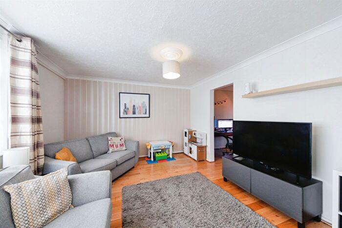 3 Bedroom Terraced House For Sale In Foredrove Lane, Solihull, B92
