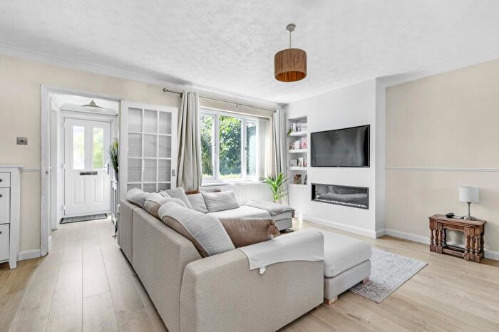 3 Bedroom Terraced House For Sale In Linnet Walk, Wokingham, RG41