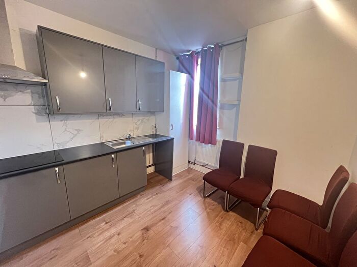 3 Bedroom Flat To Rent In The Flat, Greenford, UB6
