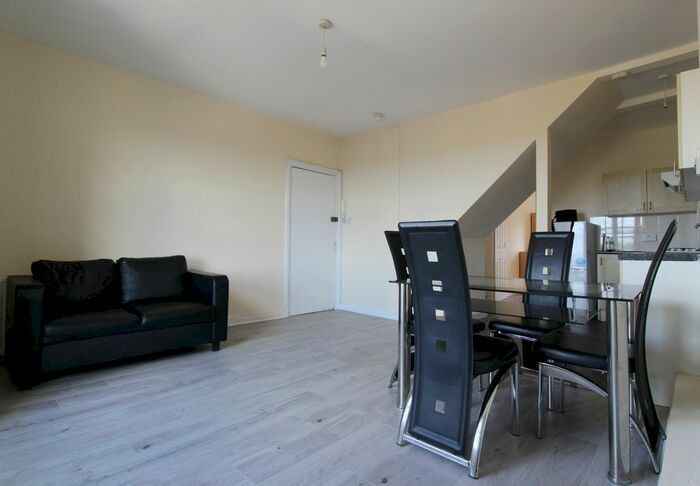 2 Bedroom Flat To Rent In Westow Hill, London, SE19