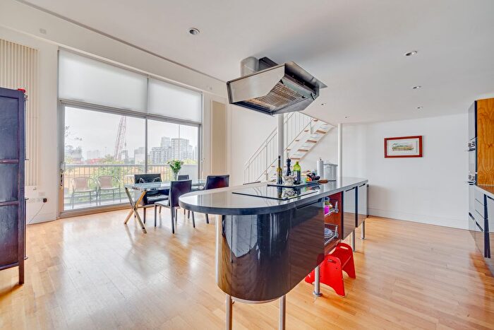 3 Bedroom Flat To Rent In The Piper Building, Peterborough Road, SW6