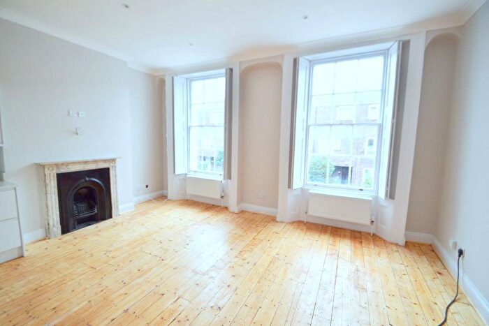 3 Bedroom Maisonette To Rent In Shepherdess Walk, London, N1