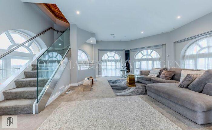 3 Bedroom Flat To Rent In The Dome, Princess Park Manor, Royal Drive, New Southgate, London N11