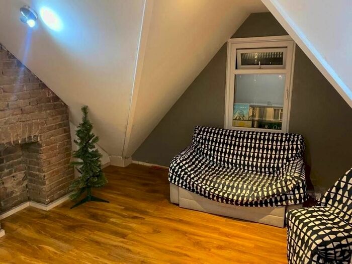 2 Bedroom Flat To Rent In Uxbridge Road, London, W7