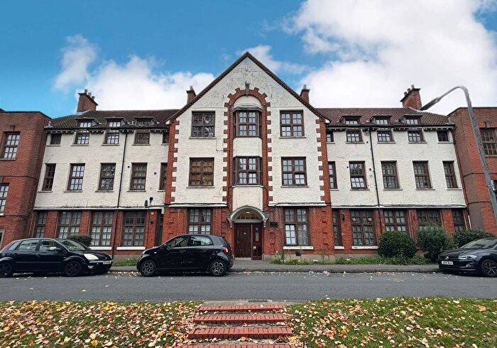 1 Bedroom Flat For Sale In Flat Buxton Lodge, Brading Crescent, Wanstead, London, E11
