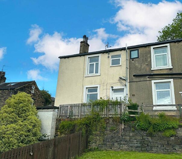 2 Bedroom Terraced House For Sale In Upper Range, Halifax, HX3