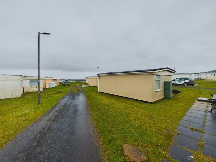 3 Bedroom Chalet For Sale In Carmarthen Bay Holiday Park, Port Way, Ferryside, Kidwelly, SA17