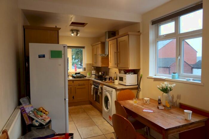 4 Bedroom Detached House To Rent In Allington Avenue, Nottingham, NG7