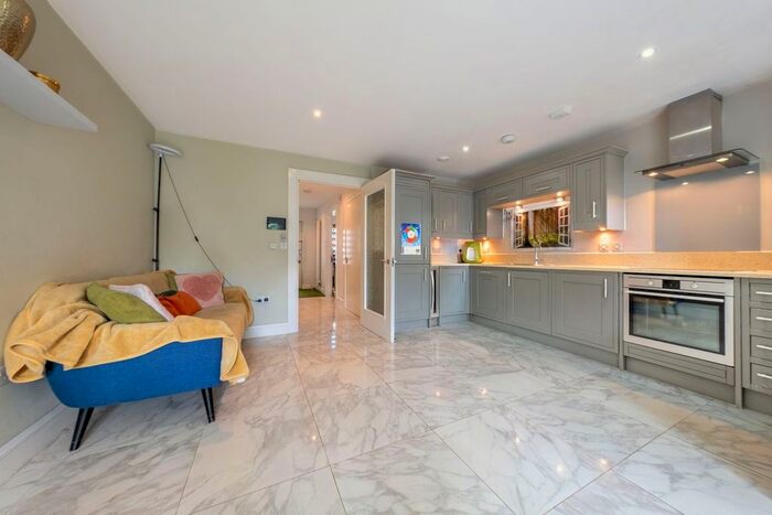 4 Bedroom Terraced House To Rent In Victoria Road, Barnet, London, EN4
