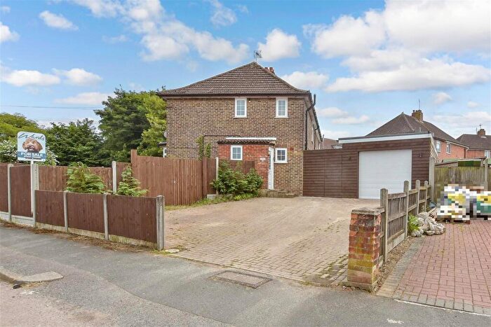 3 Bedroom Semi-Detached House For Sale In Bell Grove, Aylesham, Canterbury, Kent, CT3
