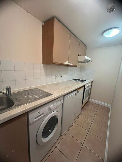 2 Bedroom Apartment To Rent In Alton Gardens, Luton, LU1