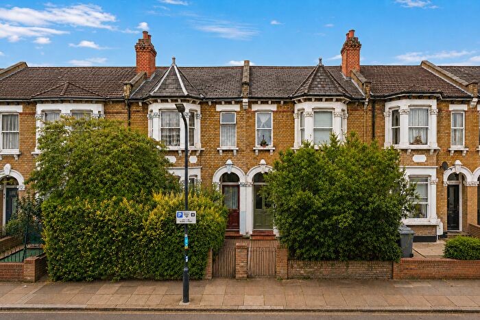 2 Bedroom Flat For Sale In Wendover Road, London, NW10