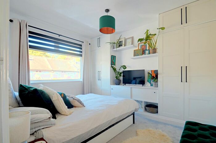 3 Bedroom Terraced House For Sale In Malyons Road, Ladywell, SE13