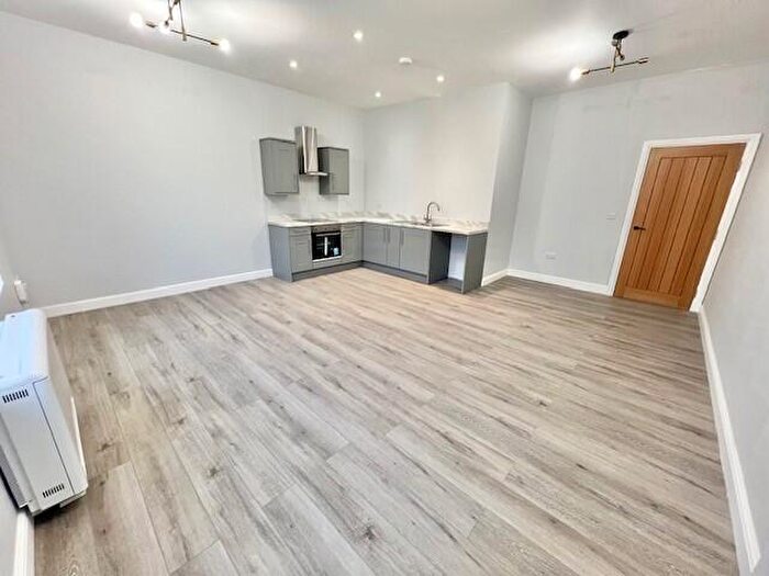 2 Bedroom Apartment To Rent In Blackwall, Halifax, HX1