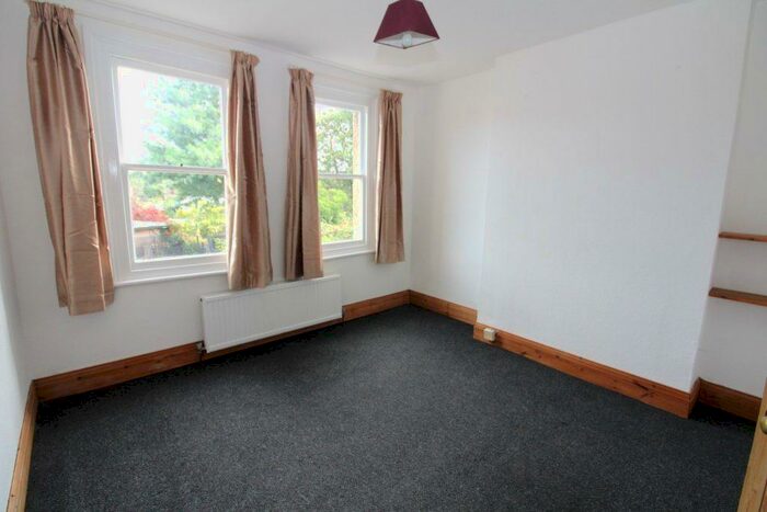 2 Bedroom Flat To Rent In East Barnet Road, Barnet, Herts, EN4