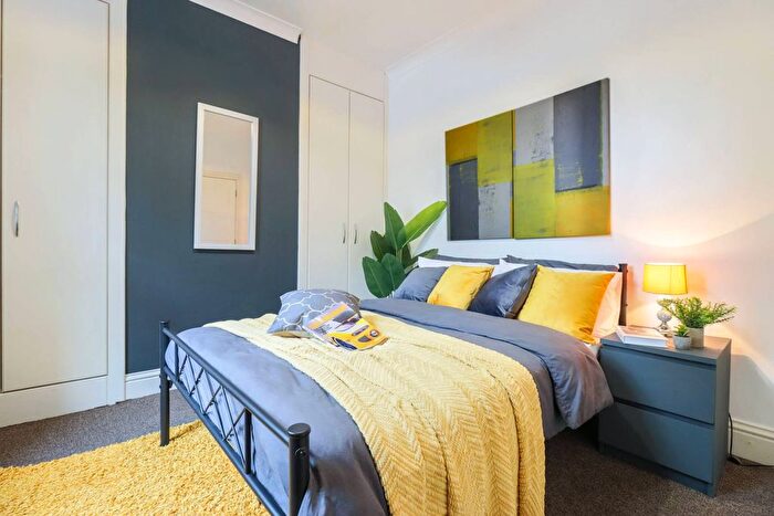 5 Bedroom Property For Sale In Lynton Road, Bermondsey, London, SE1