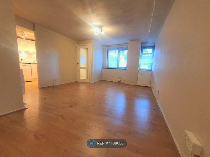 Studio To Rent In Southwood Heights, London, N6