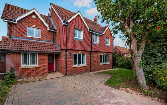 5 Bedroom Property To Rent In Castle Way, London, SW19