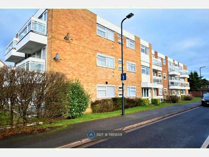 2 Bedroom Flat To Rent In Arundel Court, Langley, Slough, SL3
