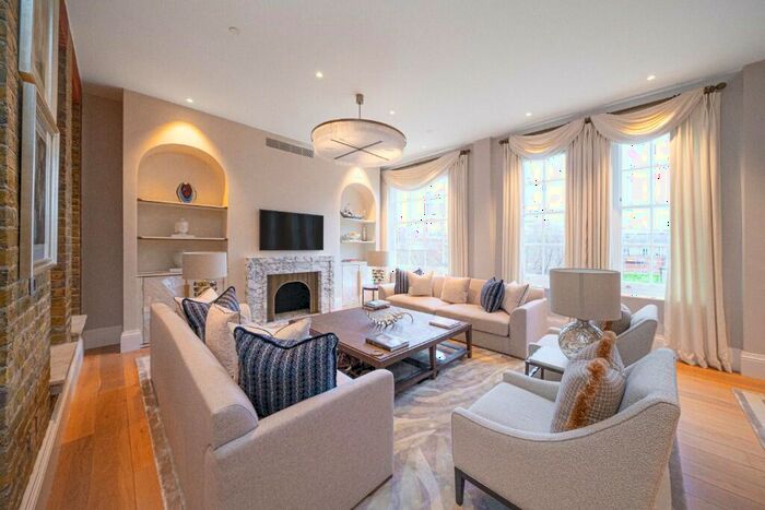 3 Bedroom Apartment To Rent In Hortensia Road, London, SW10