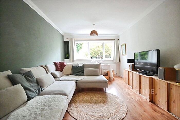2 Bedroom Flat For Sale In Cowper Place, Roath, Cardiff, CF24