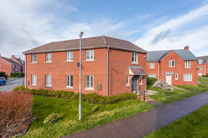 3 Bedroom Semi Detached House For Sale In Oakwood Close, Desborough, NN14