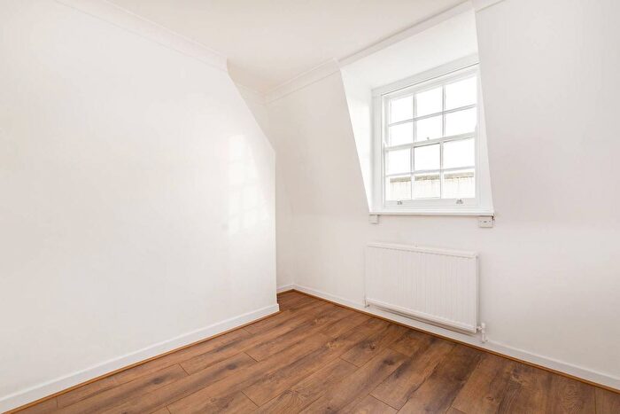 2 Bedroom Flat To Rent In Chepstow Road, Westbourne Grove, London, W2