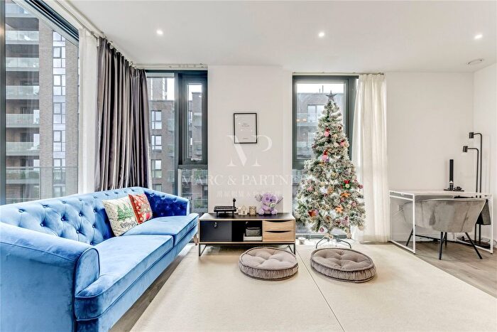 2 Bedroom Flat To Rent In Willowbrook House, Woodberry Downs, London, N4