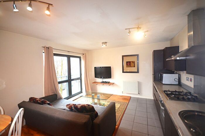 1 Bedroom Flat To Rent In - Parham Drive, IG2