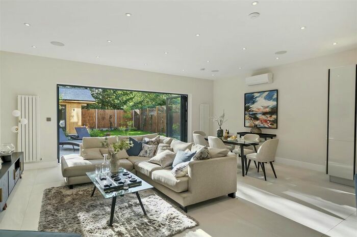 5 Bedroom Property To Rent In Park Avenue, London, NW2