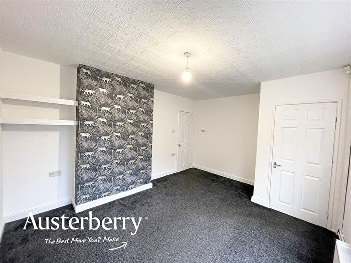 2 Bedroom Semi-Detached House To Rent In Dorchester Walk, Bentilee, Stoke-On-Trent, ST2