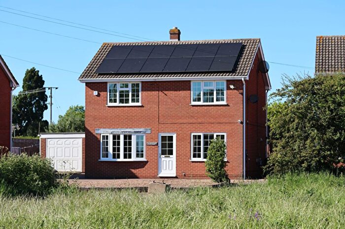 4 Bedroom Detached House For Sale In Main Street, Graizelound, DN9