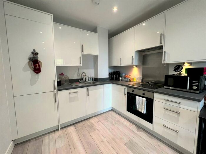 1 Bedroom Apartment To Rent In Victoria Avenue, Southend-On-Sea, SS2