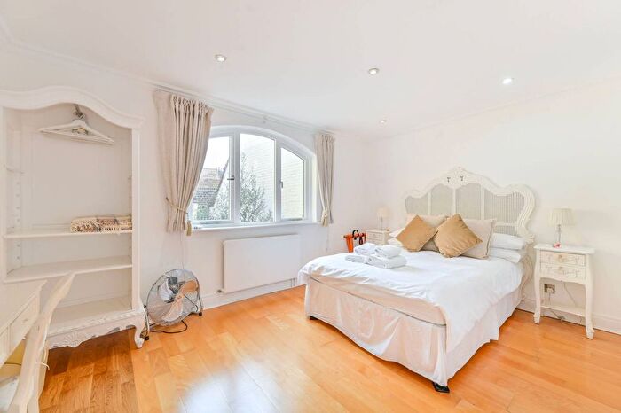 3 Bedroom Maisonette To Rent In Campden Street, Kensington, London, W8