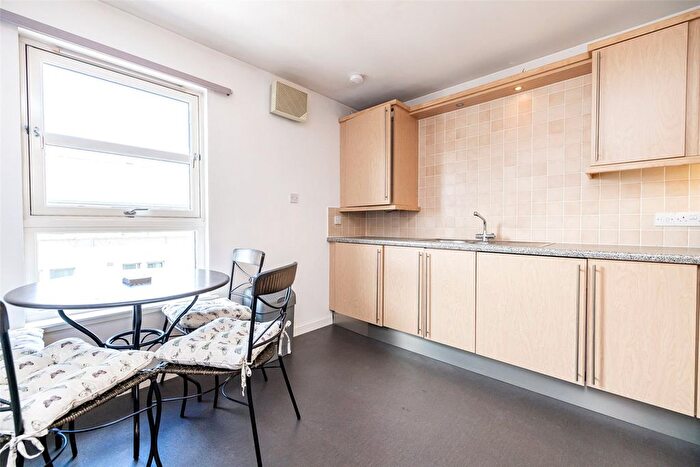 2 Bedroom Flat To Rent In Dee Street, Aberdeen, AB11