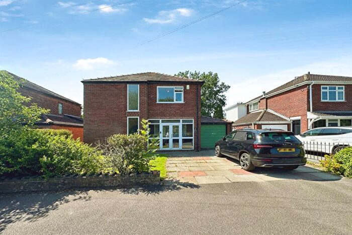 3 Bedroom Detached House For Sale In Aldwyn Crescent, SK7