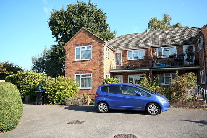 2 Bedroom Flat To Rent In High Street, Horsell, Woking, GU21