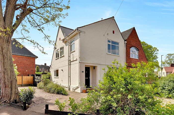 3 Bedroom Semi-Detached House For Sale In Saxondale Drive, Nottingham, NG6