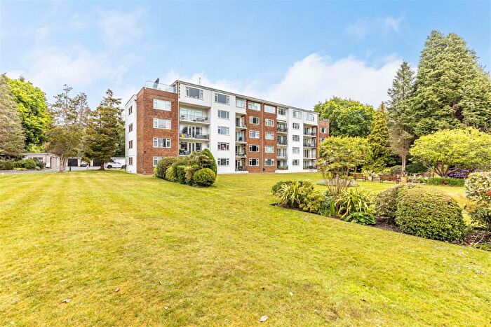 3 Bedroom Flat For Sale In Avenue Court, The Avenue, Poole, BH13