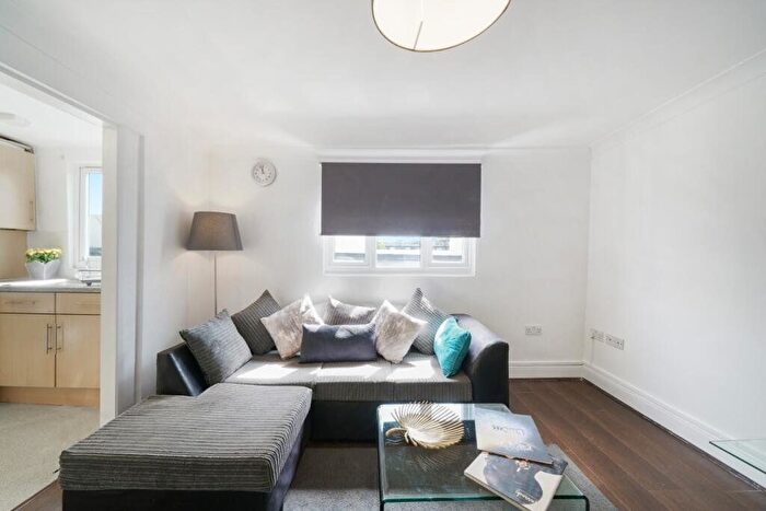 2 Bedroom Flat To Rent In West Cromwell Road, Earls Court, SW5