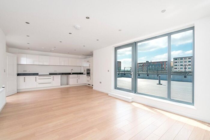 3 Bedroom Apartment To Rent In Eagle Heights, Waterside Way, London, N17