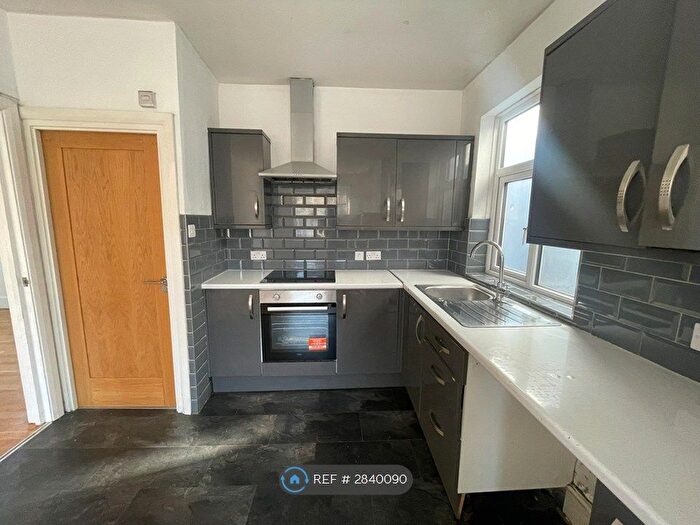 4 Bedroom Flat To Rent In Bear Road, Feltham, TW13