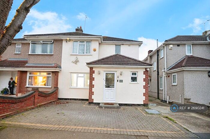 3 Bedroom Semi Detached House To Rent In Ambleside Avenue, Hornchurch, RM12