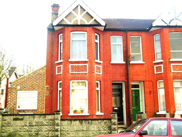 2 Bedroom Flat To Rent In Bramley Road, Ealing, W5